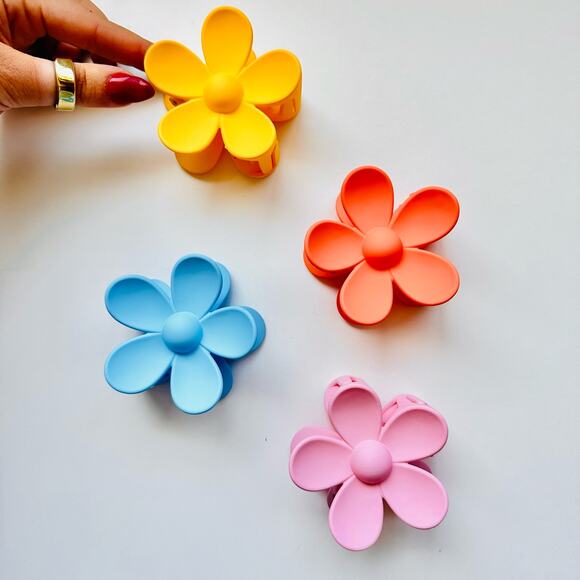 4 NEW FREE PEOPLE Blue Pink Yellow Orange Daisy Flower Claw Clip Hair Retro Updo main image 8